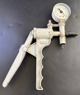 5b070 Mityvac Hand Vacuum Pump With A Gauge. F7.4