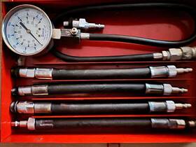 Mt-308g-b Snap-on Vintage Compression Tester Kit With Case Mt-308g-b Snap-on Vintage Compression Tester Kit With Case