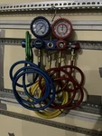 New Snap-on 3-VALVE Manifold Gauge Set Mechanical Pressure Psi Multicolor Hoses. Fixed Price $325.00.