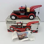 Snap-on Vintage Model Wrecker Locking Coin Bank 1:25 Scale New Box. Fixed Price $34.95.